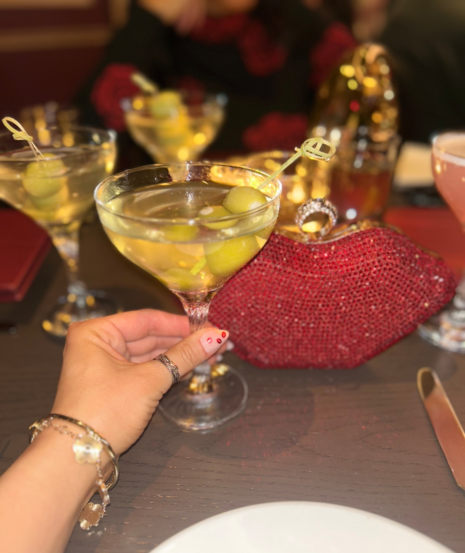 Pucker up 💋 

Martini night just got a lot more sparkly. This crystal lip clutch is the ultimate conversation starter for your next night out.

#cocktailstyle #eveningclutch #redaccessories #statementbag #lipclutch

#LTKdayinmylife #LTKValentine #LTKootd