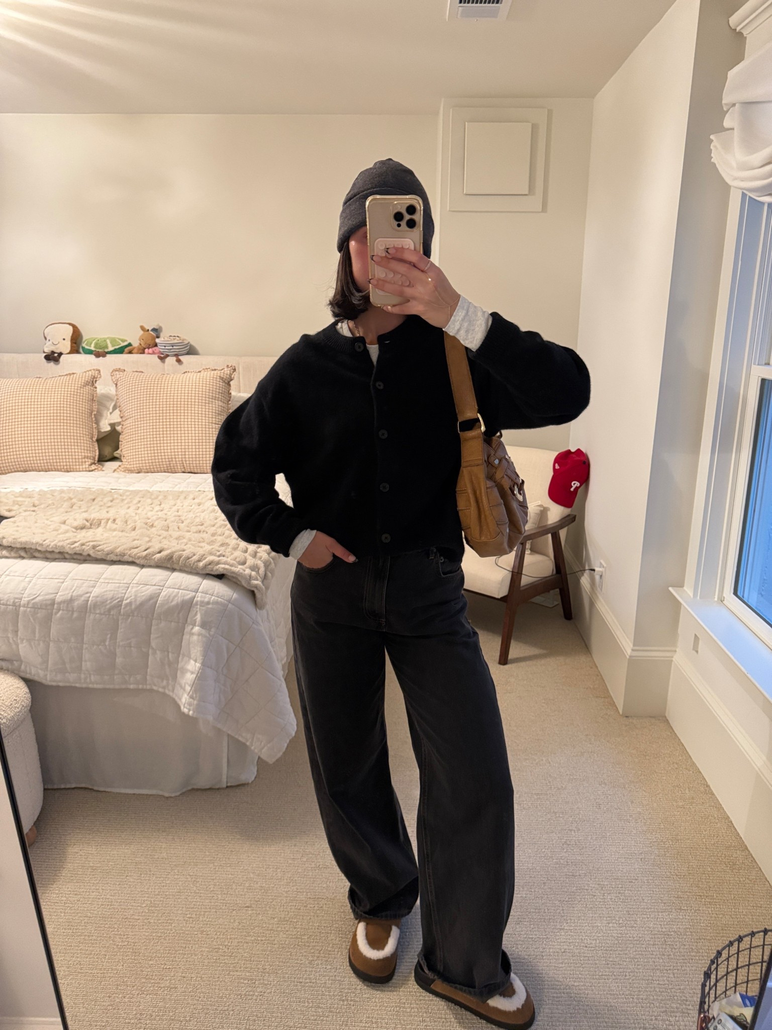 Wearing a M in cardigan, bag is thrifted, and jeans are Zara! 