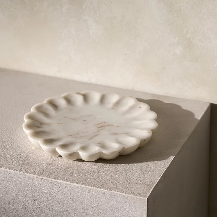 The White Company Larton Scalloped Marble Plate, White, Size: One Size | The White Company UK & ROW