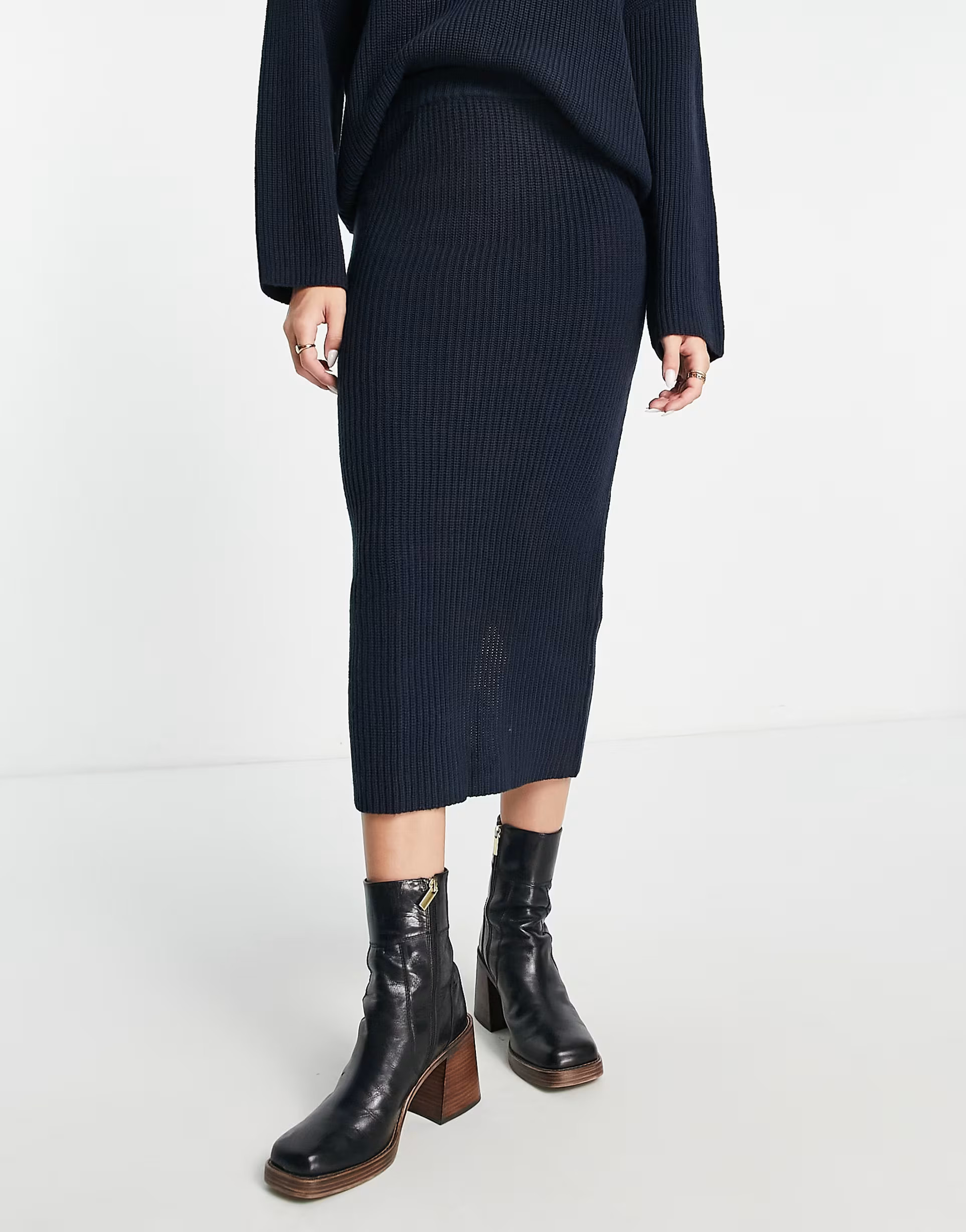 M Lounge - Jupe d'ensemble longueur mollet nervurée à surpiqûres - Bleu marine français | ASOS (Global)