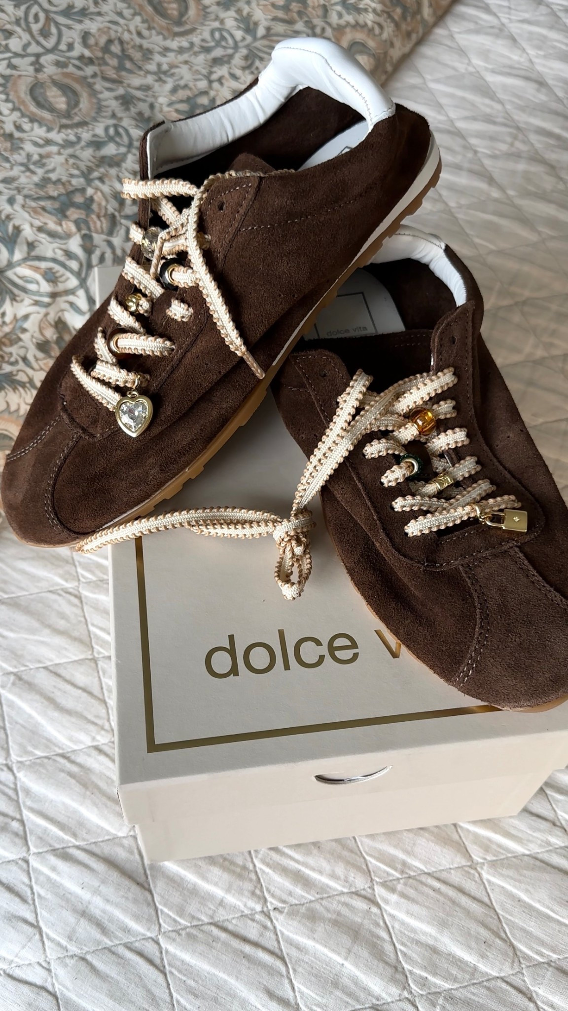 A low profile sneaker and new laces/charms are trends I’m fully here for! ✨ Also these sneakers are super on sale rn 🤭 

Spring Sneaker | Sneaker Trend | Spring Shoes 

#sneaker #springsneaker #sneakertrend #springshoes 

#LTKootd #LTKSaleAlert