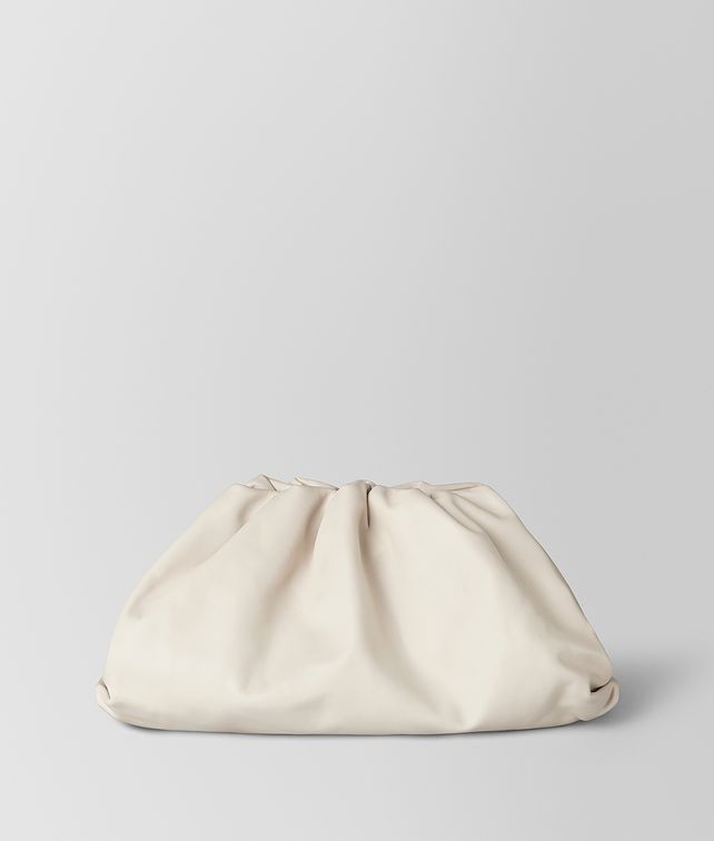 THE POUCH AUS EXTRAWEICHEM KALBSLEDER | Bottega Veneta