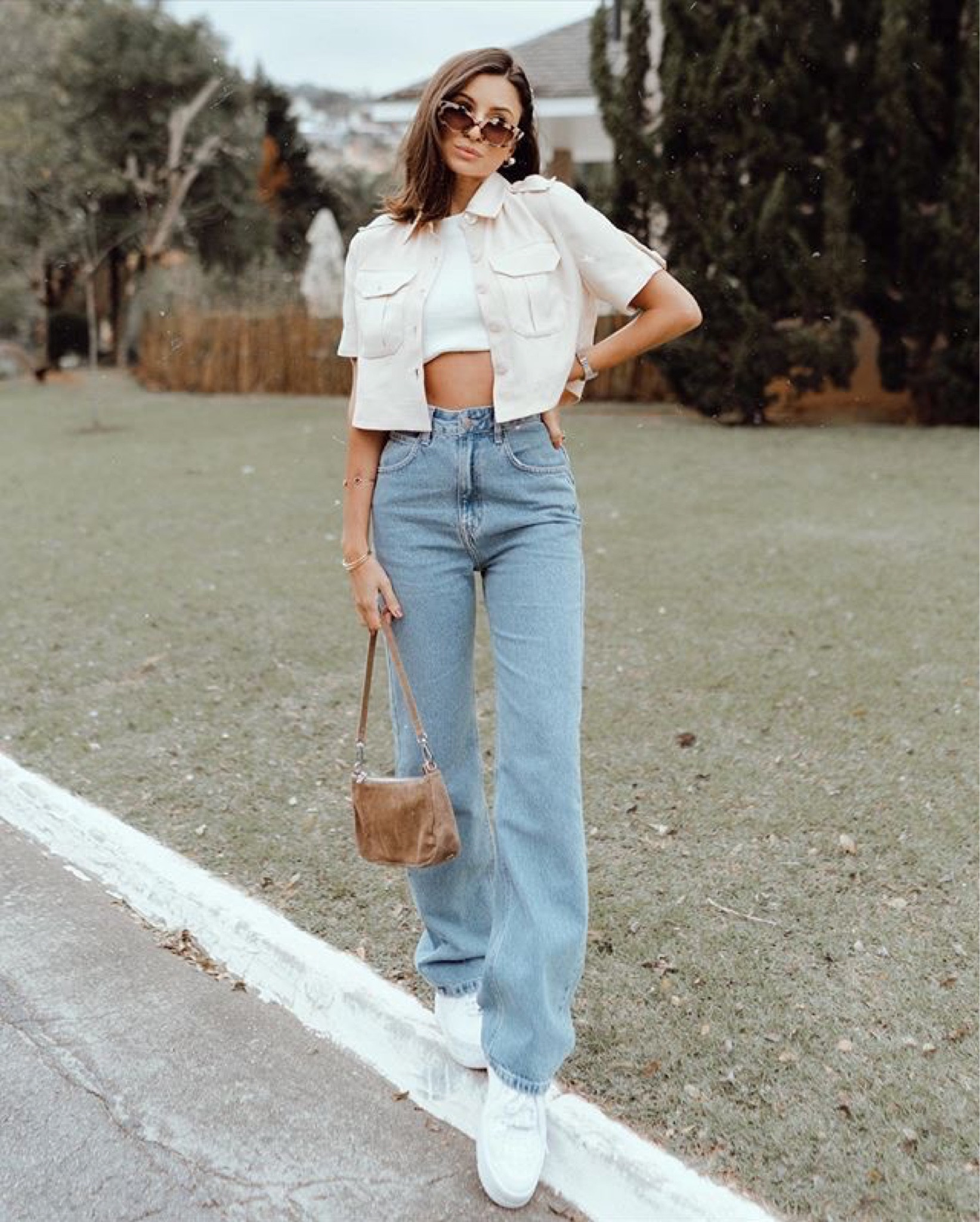 Uma calça reta não pode faltar. E essa camisa como um casaquinho ou abotoada é um charme! 

#LTKFind #LTKbrasil #LTKstyletip