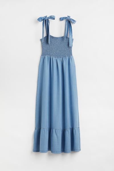 Smocked denim dress | H&M (UK, MY, IN, SG, PH, TW, HK)