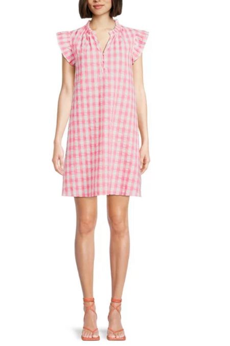 Walmart pink gingham dress 
So cute!


#LTKSeasonal #LTKtravel #LTKFind