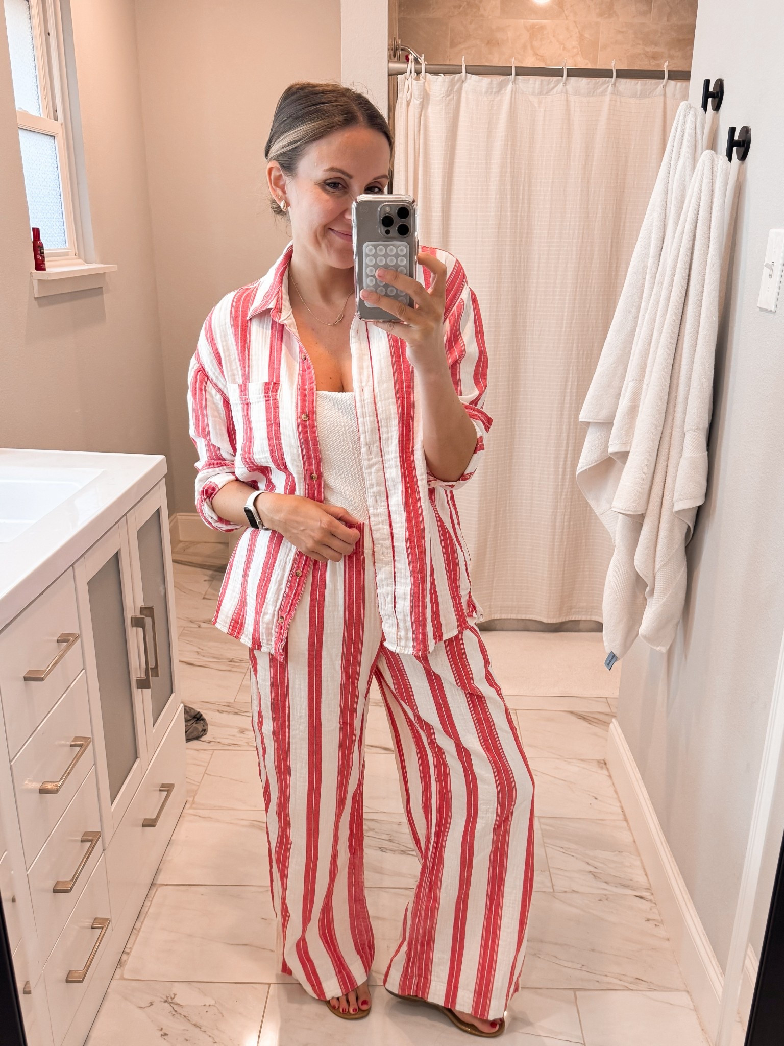 Small in top and bottom!


#LTKFindsUnder50 #LTKSeasonal #LTKSummerEdit