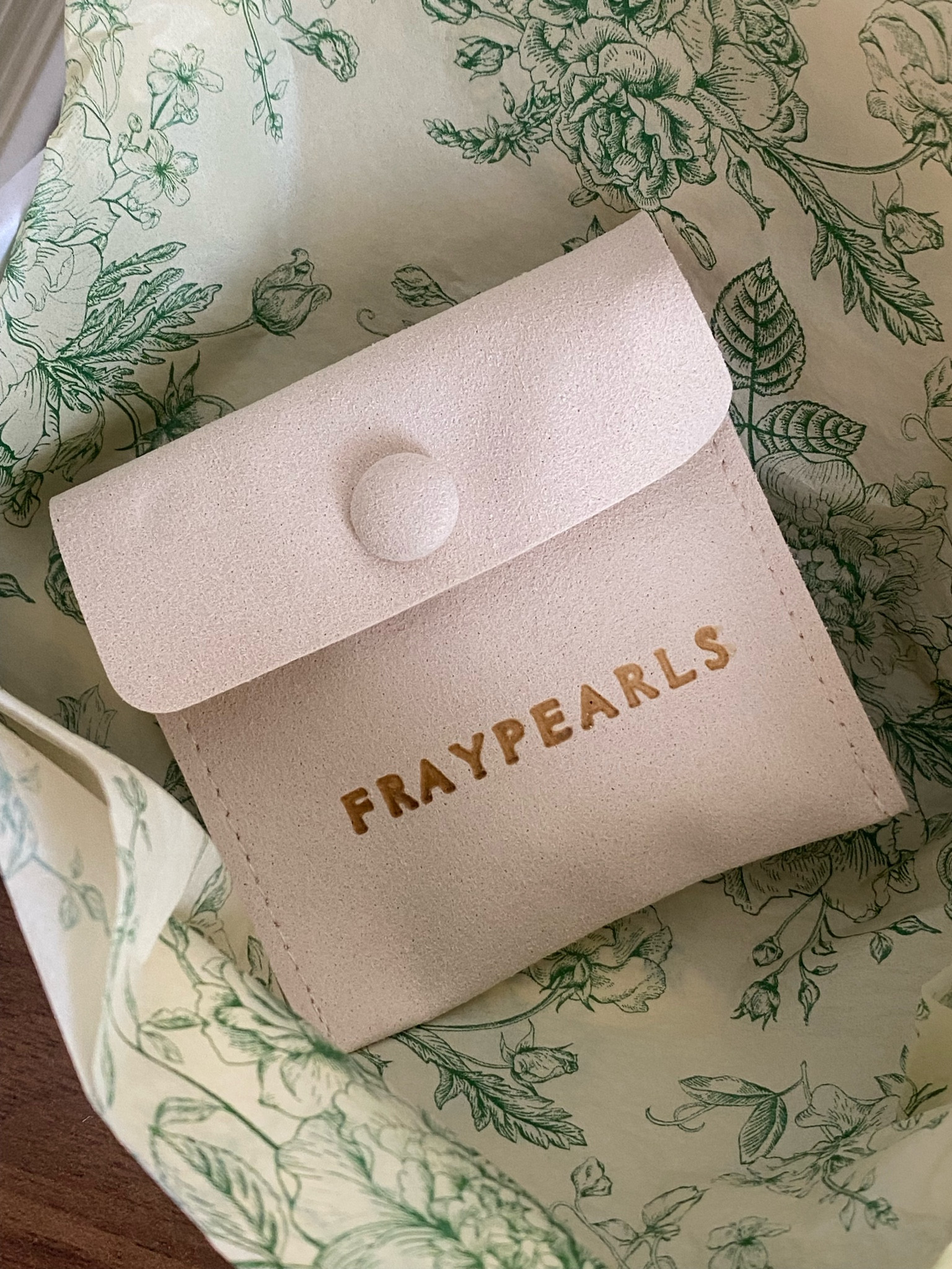 happy mail from @fraypearls 💌🦪🐚🥥🦀🤍 

#LTKdayinmylife #LTKootd #LTKgrwm