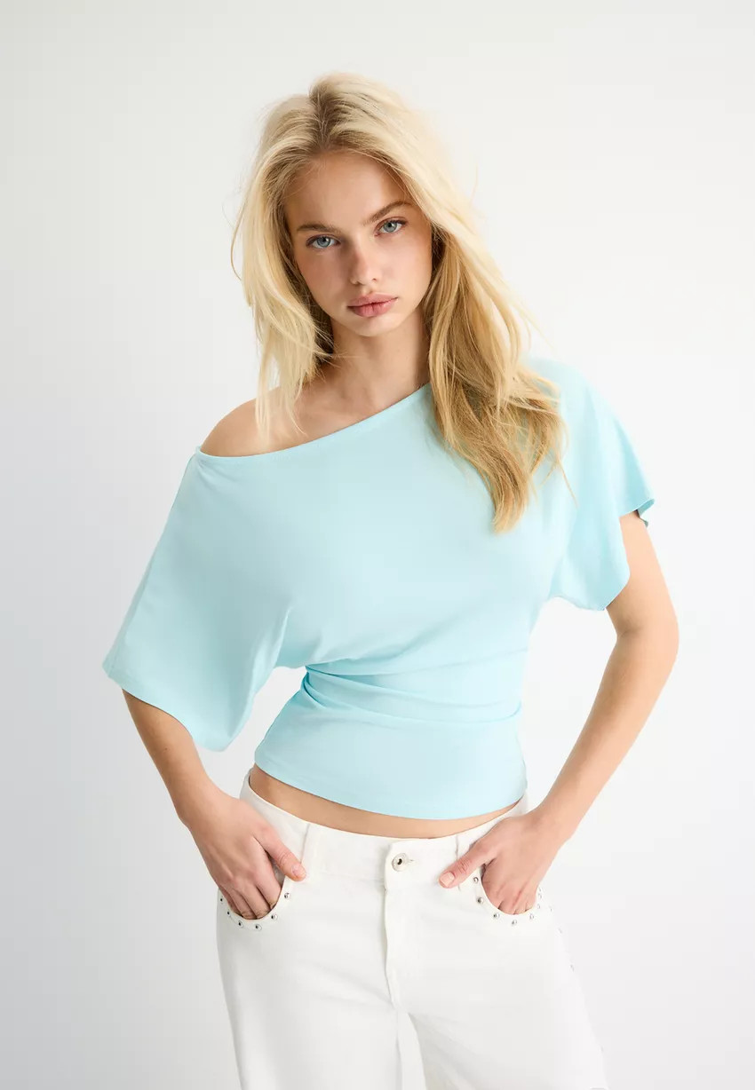 Short sleeve boat neck T-shirt - Women's T-shirts | Stradivarius United Kingdom | Stradivarius (UK)