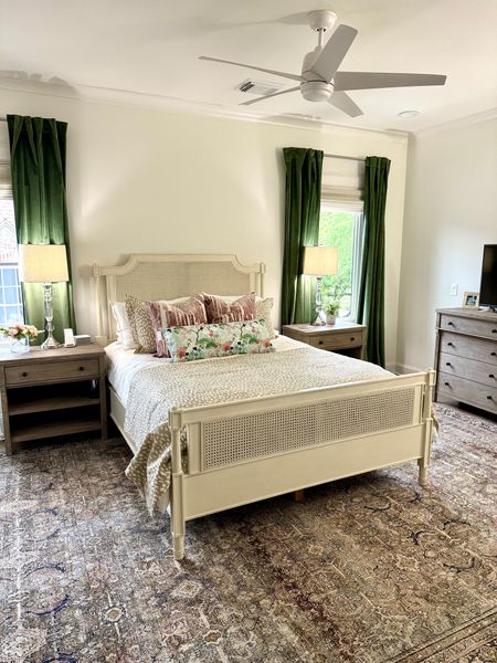 Home Decor 🤍

Guest bedrooms are a great place to play with fun colors and mixed patterns. These are some of my favorites. 

#everypiecefits

Furniture
Home decorations
Home décor
Design
Bedroom 
Bedding

#LTKhome #LTKfamily #LTKsalealert