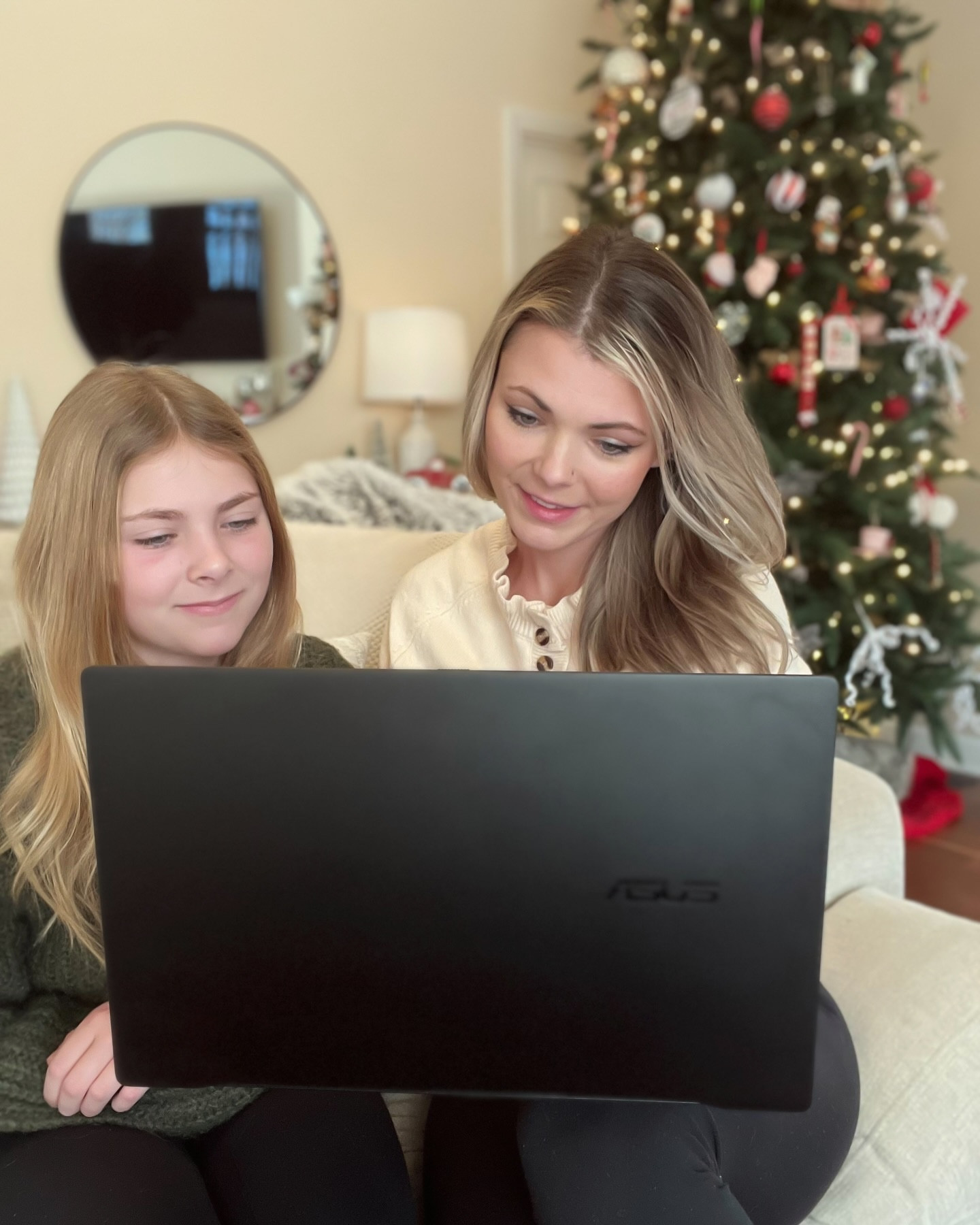 Big thanks to @influenster for this #complimentary ASUS Vivobook. We’ve been able to utilize it in so many ways with homework and researching this year. The screen is an impressive 15.6” and with the OLED it has some of the best graphics I’ve seen on a laptop. Streaming videos and movies has never been smoother with the #snapdragonxseries platform. If you’re looking for a great all around laptop with exceptional features and battery life that lasts multiple days this would be a great pick! 

@influenster #complimentary @Snapdragonofficial #SnapdragonXreviews #SnapdragonXSeries