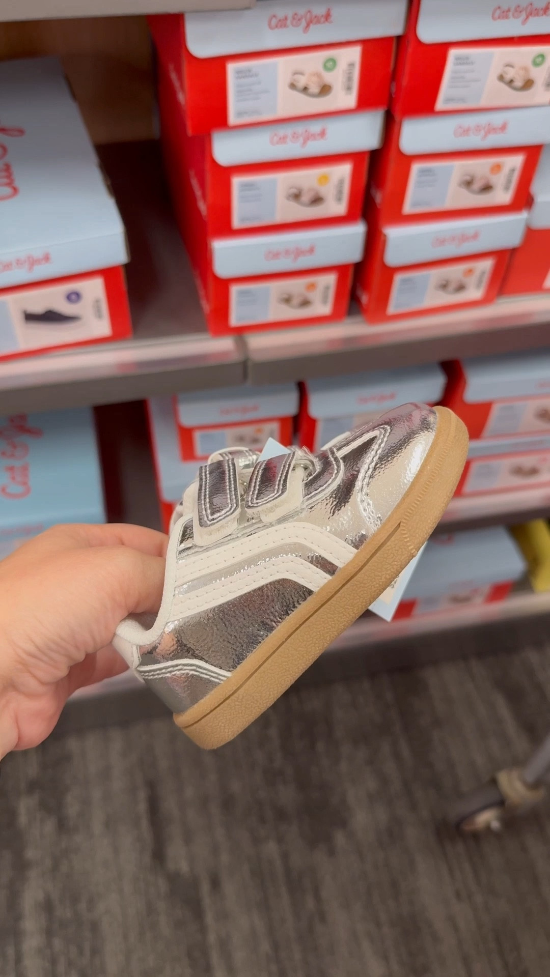 I seriously cannot get over how cute these little girls sneakers are!! They look just like the women’s dolce vita sneakers and they are only $20! 


Target, target shoes, affordable fashion, kids fashion, kids shoes 

#LTKKids #LTKShoeCrush