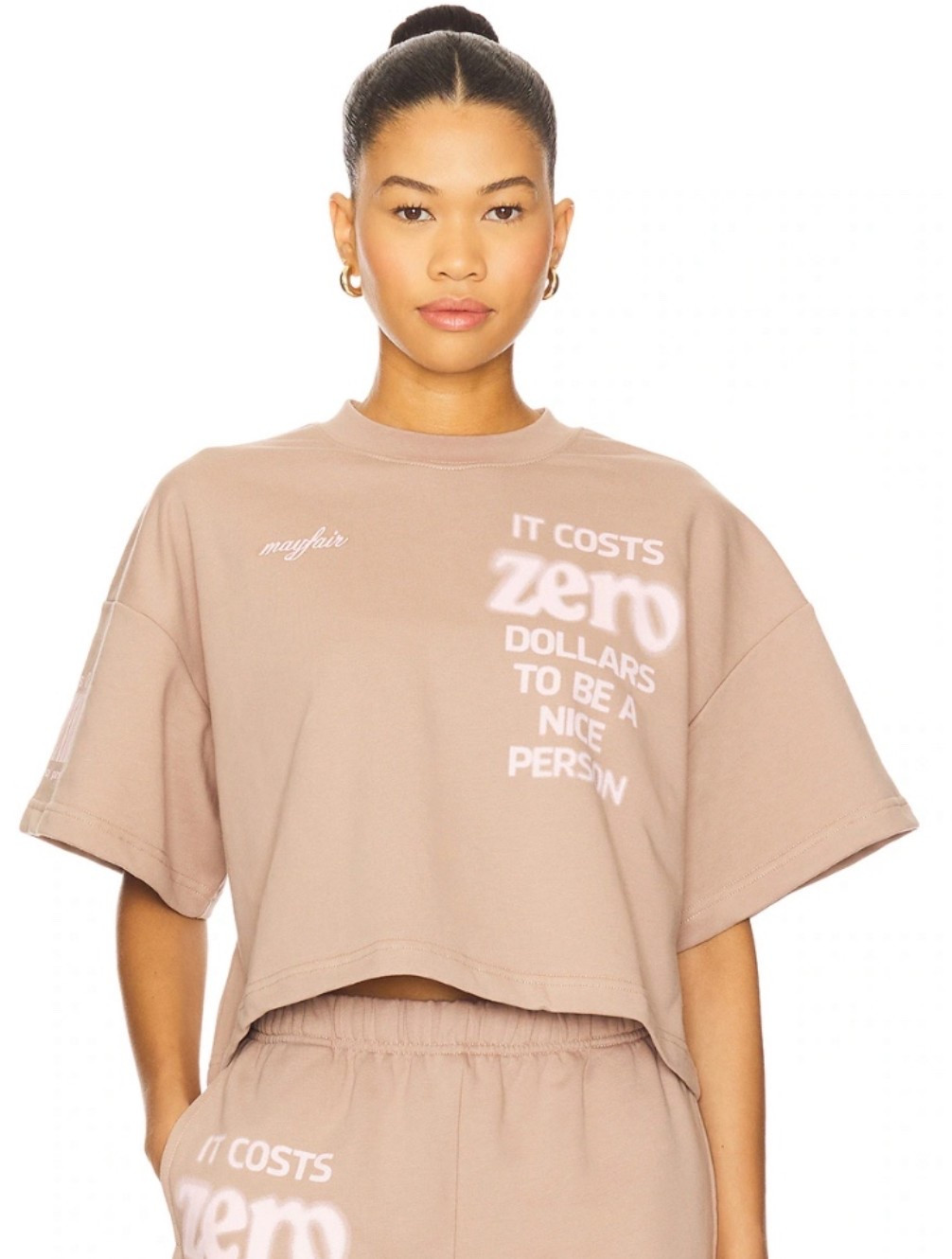 Cutest little graphic cropped tee!
Perfect for the gym, layering, with sweats, errands!

Mayfair group, cropped tee, graphic tee, athleisure, 

#LTKStyleTip #LTKFindsUnder50 #LTKSaleAlert