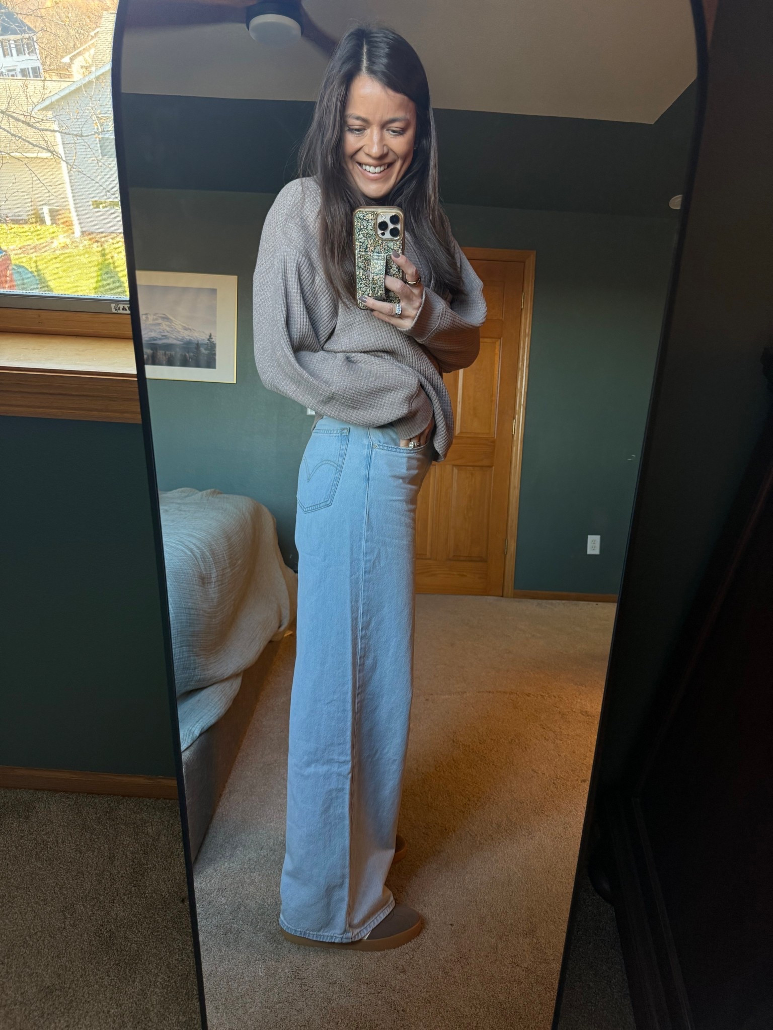 Got the cinch Levi jeans - I love them you guys! I did get one size down. Top is my TTS. Jeans are 38% off! 

#LTKootd #LTKStyleTip #LTKShoeCrush