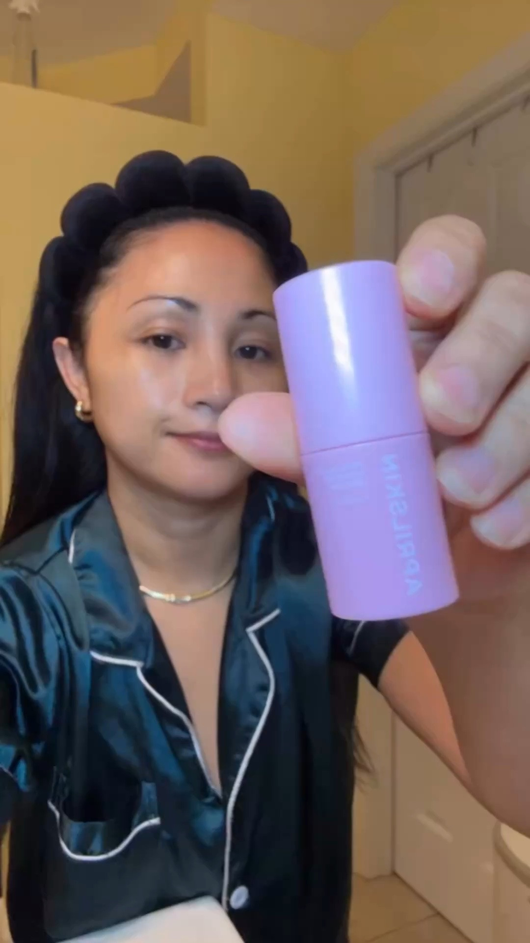 Okay wait… I didn’t expect this lip stain to turn into such a pretty rosy shade 😍✨

The gold formula transforms in seconds and leaves my lips looking juicy, glossy, and long-lasting 💖#APRILSKIN #APRILSKINskincare #APRILSKINliptattoo @aprilskin_global #ad #koreanlipstain