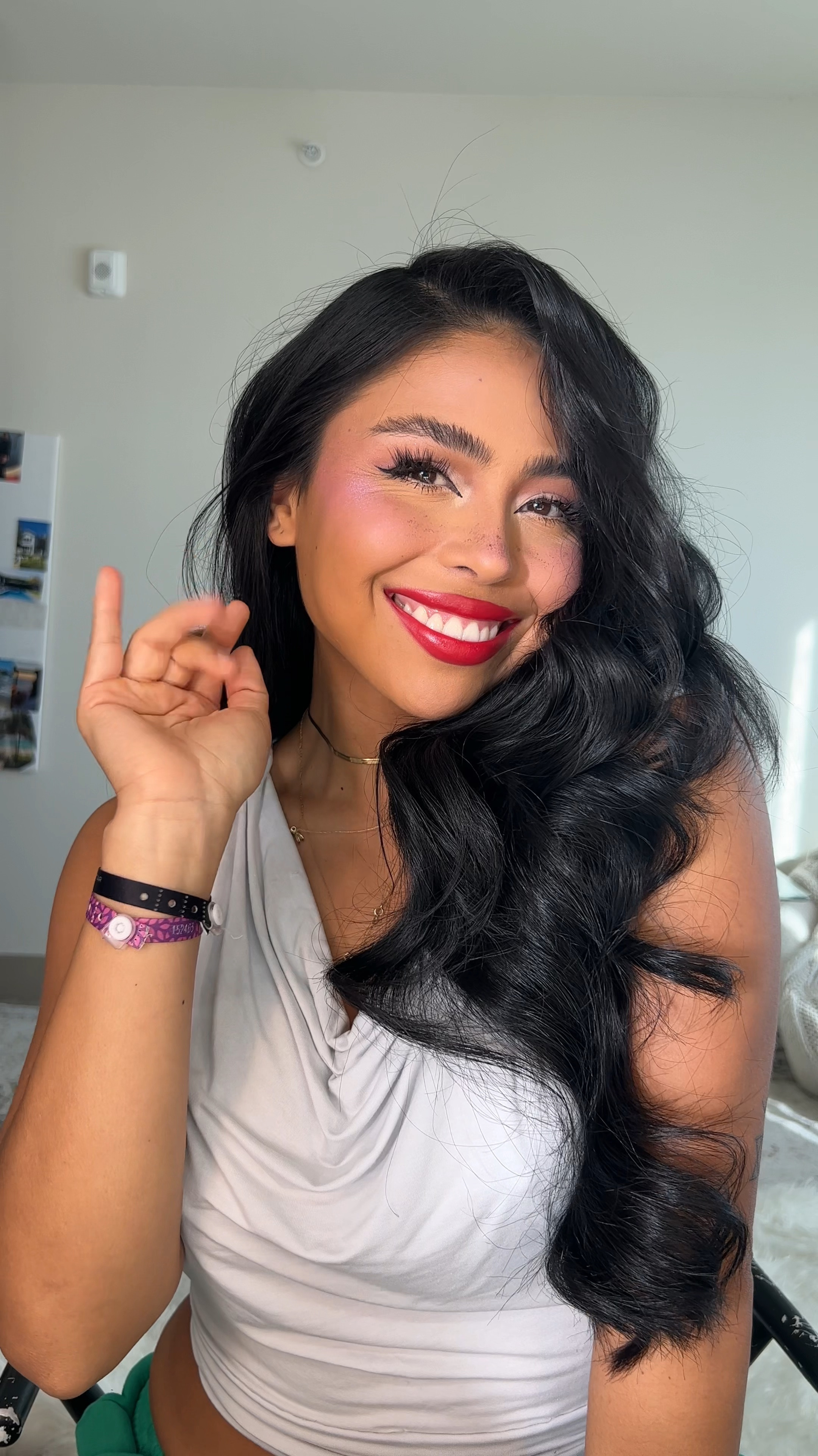 Holiday Hollywood Hair and makeup deets 