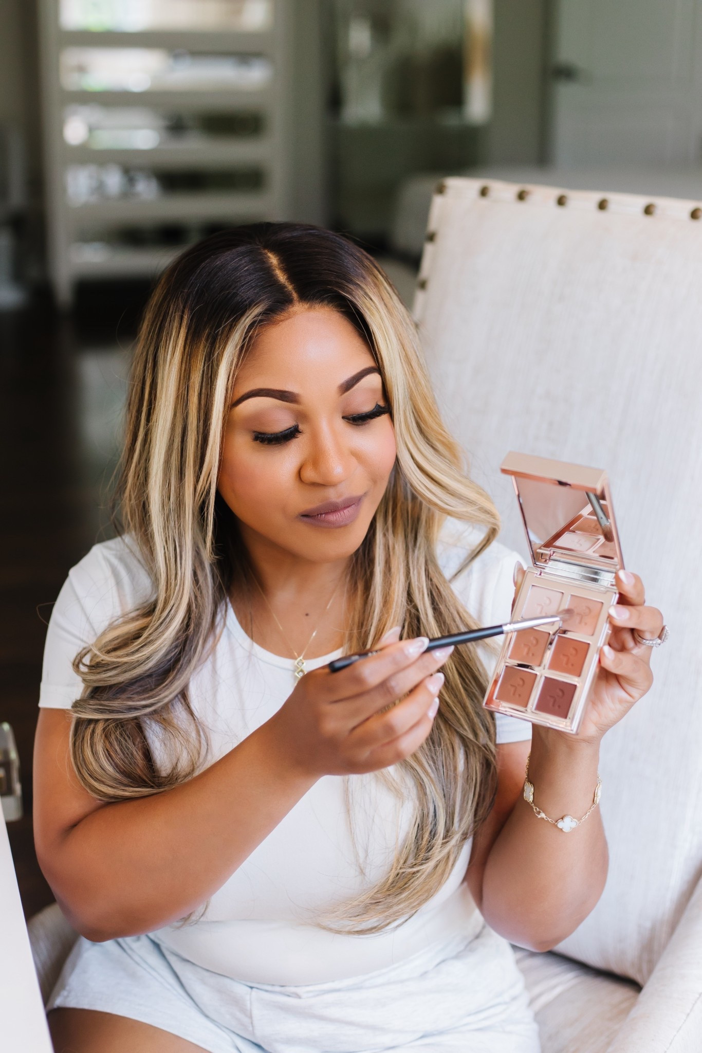 Patrick Ta Major Dimension Essential Artistry Edit Palette ✨
Such a good everyday neutral—blends so easy

Comes in light, medium, and dark depending on your skin tone. I’m using medium 🤎

@patricktabeauty #ad
makeup routine // neutral glam // everyday makeup