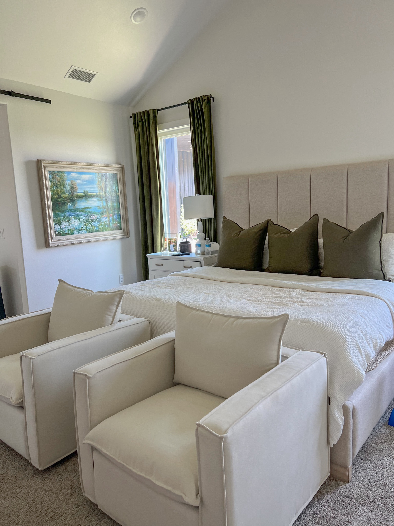 Master bedroom Prime Day sale! 💚

#LTKFindsUnder100 #LTKFindsUnder50 #LTKSaleAlert