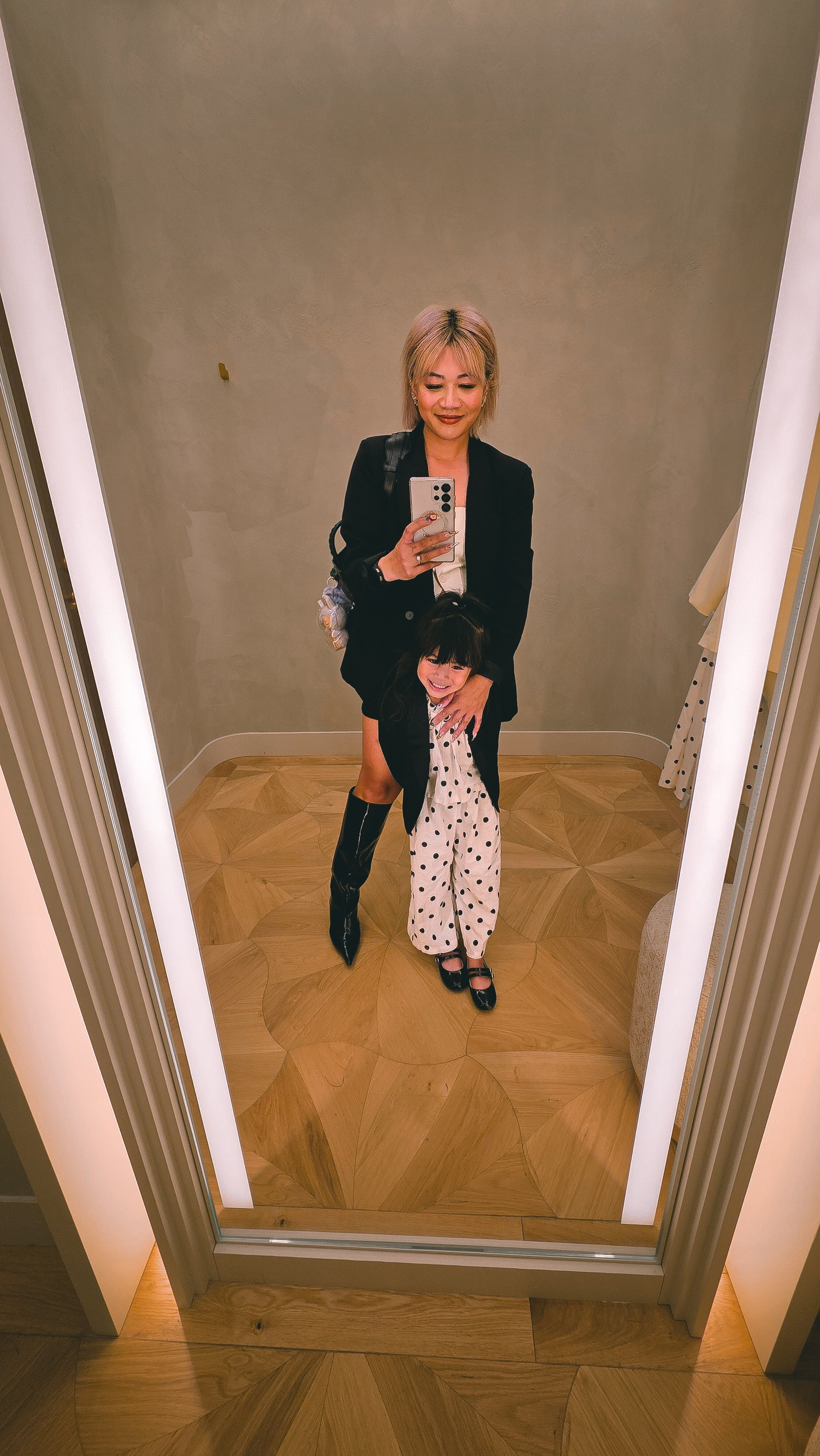 Stepped into the brand new Dynamite store at West Edmonton Mall and it is absolutely beautiful inside. The space is so bright, modern, and welcoming — every corner is a vibe.Of course, I had to try on a few pieces and let's just say... my closet is very happy. From bold staples to effortless basics, there’s something for every mood.Big thank you to @dynamiteclothing for having me. I had so much fun checking out the new space and styling some looks!#DynamiteWEM #DynamiteStyle #TheCassiePaige #WestEdmontonMall #OOTD #StyleInspo #MomStyleMoment

