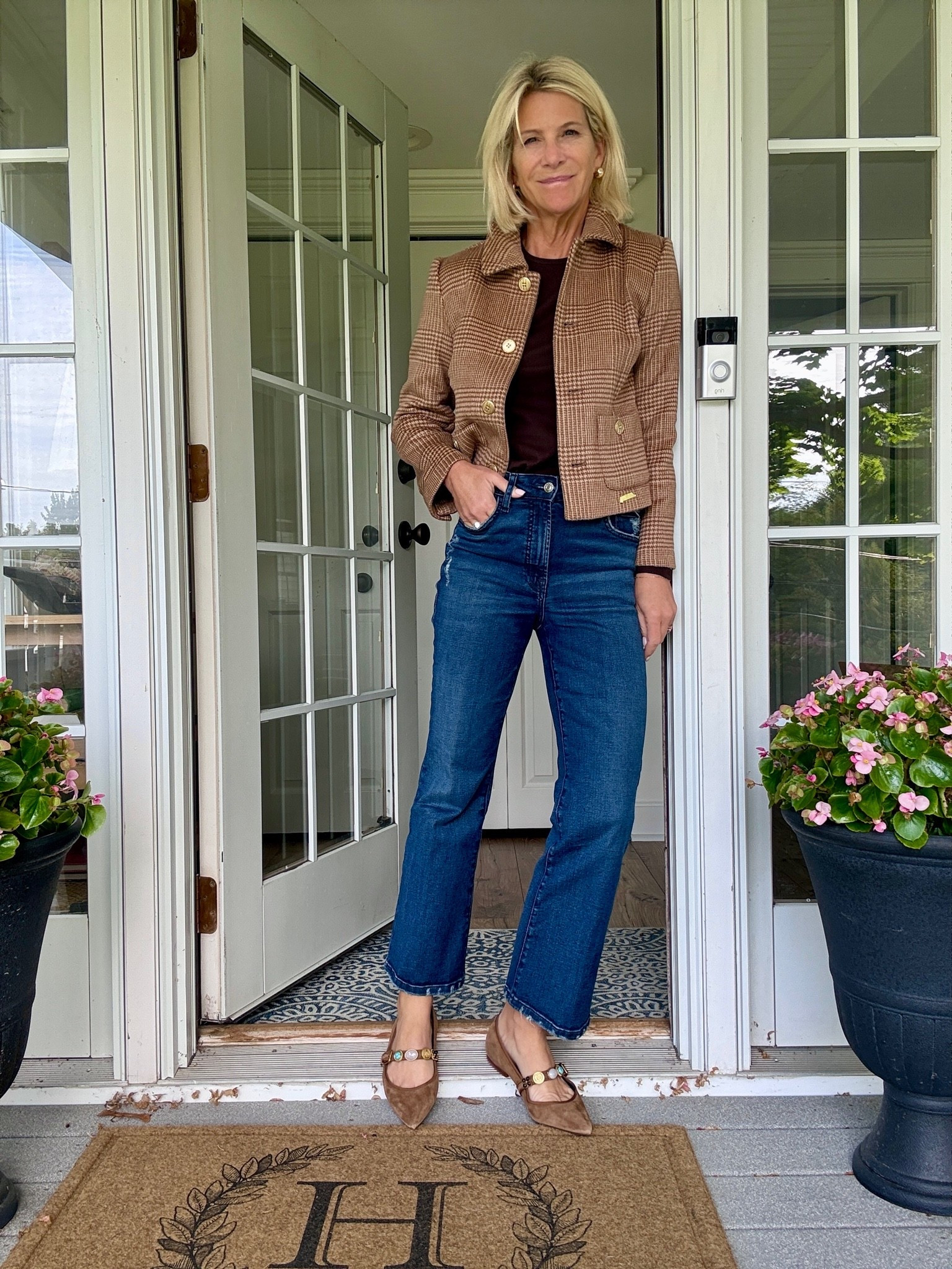 This is my latest fav outfit for fall.   Lovingbrown shoes with the think brown sweater and SOFT jacket

Xs jacket. 35 jeans. 7.5 shoes

#LTKootd #LTKOver40 #LTKTravel