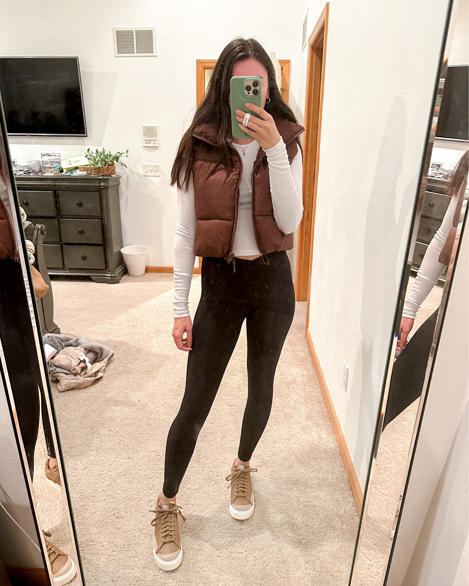 Xs top
Xs short leggings 
7.5 Nikes 
Small vest 