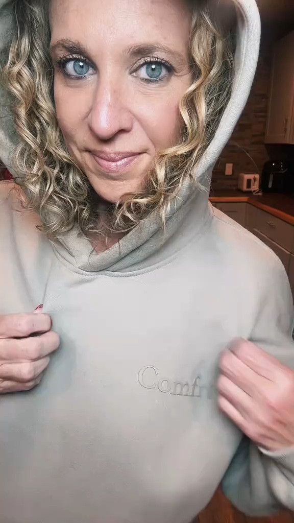 Ready to level up your comfort game with the
VIRAL COMFRT hoodie and sweats. They're are everything you need for that effortlessly, cozy vibe. Your new favorite loungewear is here. Tap the link to grab yours today and live in ultimate comfort. *price as of 3/2/25 #comfrtclothing #confrtmatchingset #ConfryMinimalist #cozyathome #comfyclothes

#LTKStyleTip