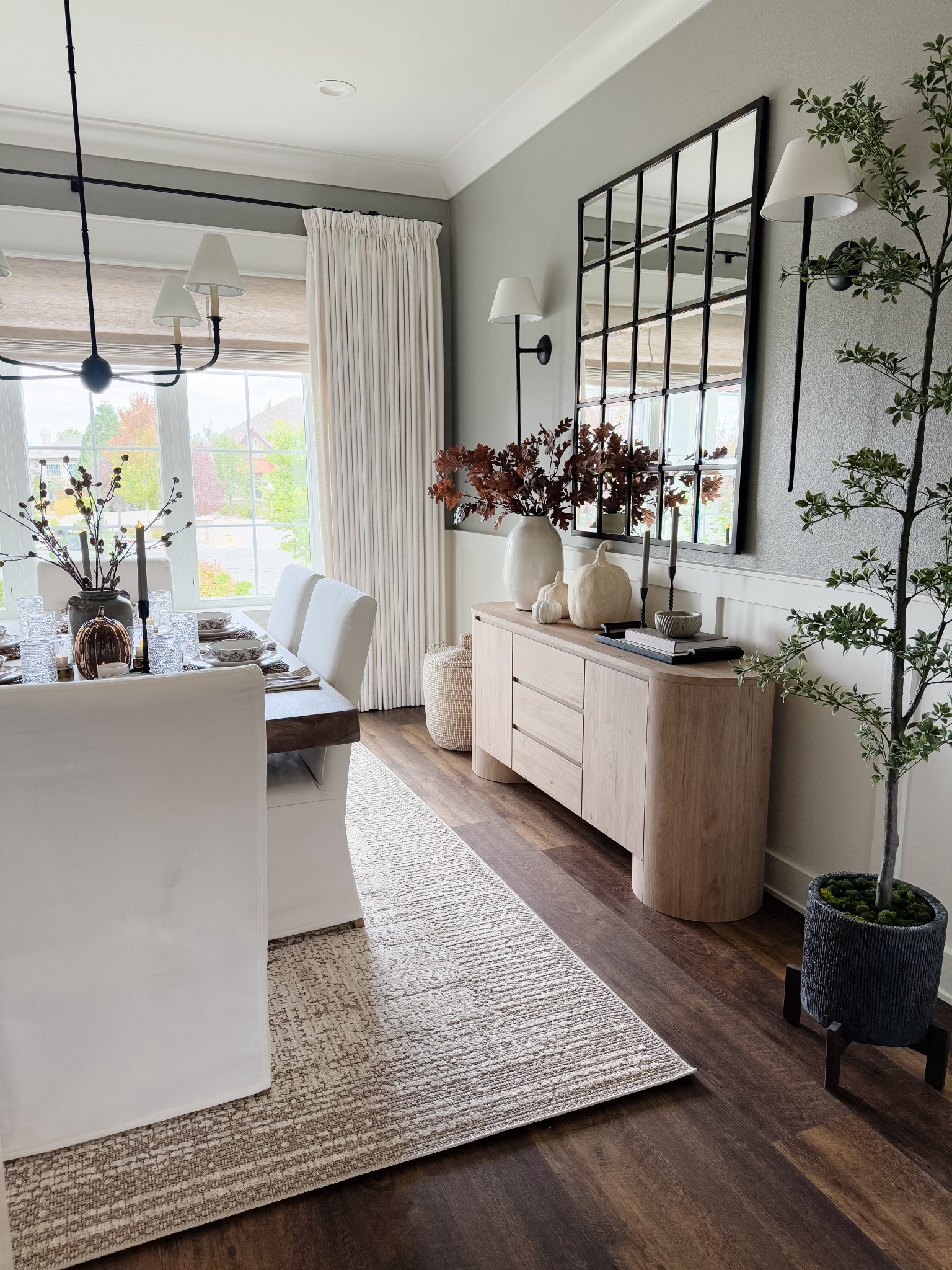 This collection is gorgeous!  

Featured in my home is the:
Bexley Natural/Taupe 7’10” x 10’

Every detail in this collection speaks to Ambers signature style.  She brings stripes, textures, warmth and there is even a jute option!  This collection is a must see!

@amberinteriors @Loloi Rugs #amberlewisxloloi 

#LTKHome