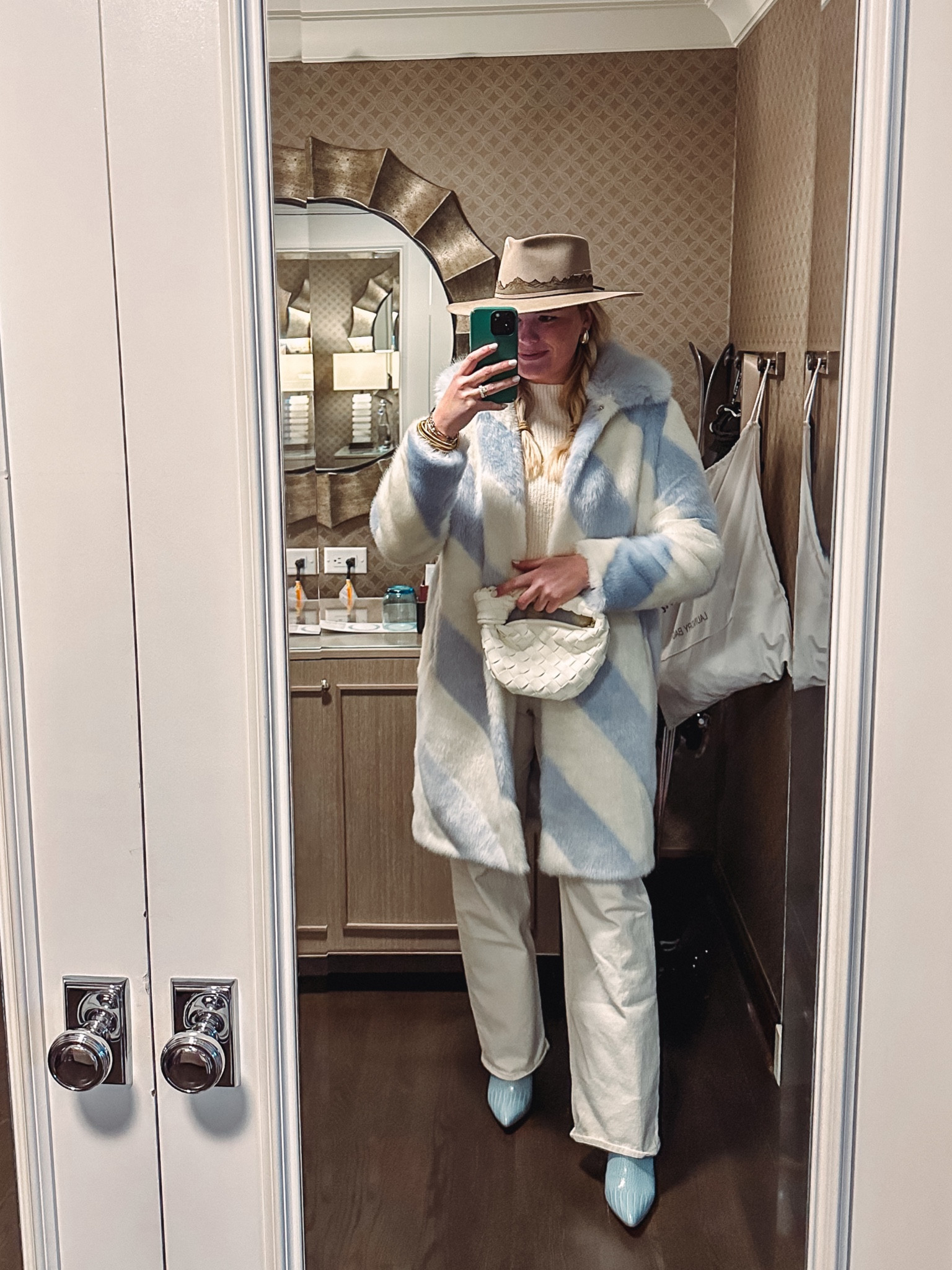 Same jacket.. different base layers! 

#LTKtravel #LTKSeasonal #LTKstyletip