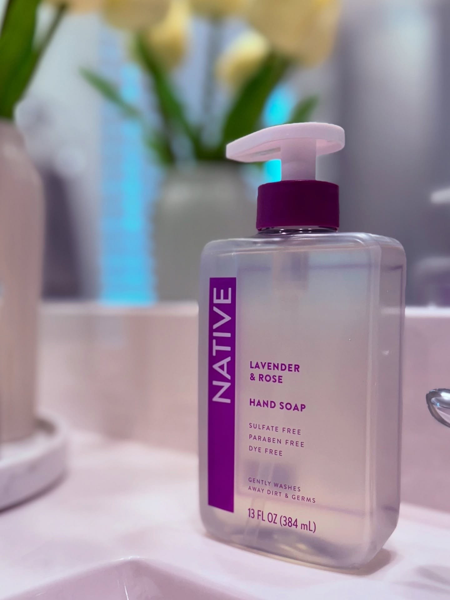 🫧Wash, rinse, and fall in love with the scent🫧 The Native Lavender & Rose Hand Soap isn’t just gentle on your skin — it’s a mini spa moment every time you wash. 💜🌹
@influenster @native #complimentary #nativeinfluenster #liquidhandsoap #handwash #clean #madewithlove #NativeCare #LavenderAndRose #SelfCareInSeconds #SulfateFree #BathroomGoals