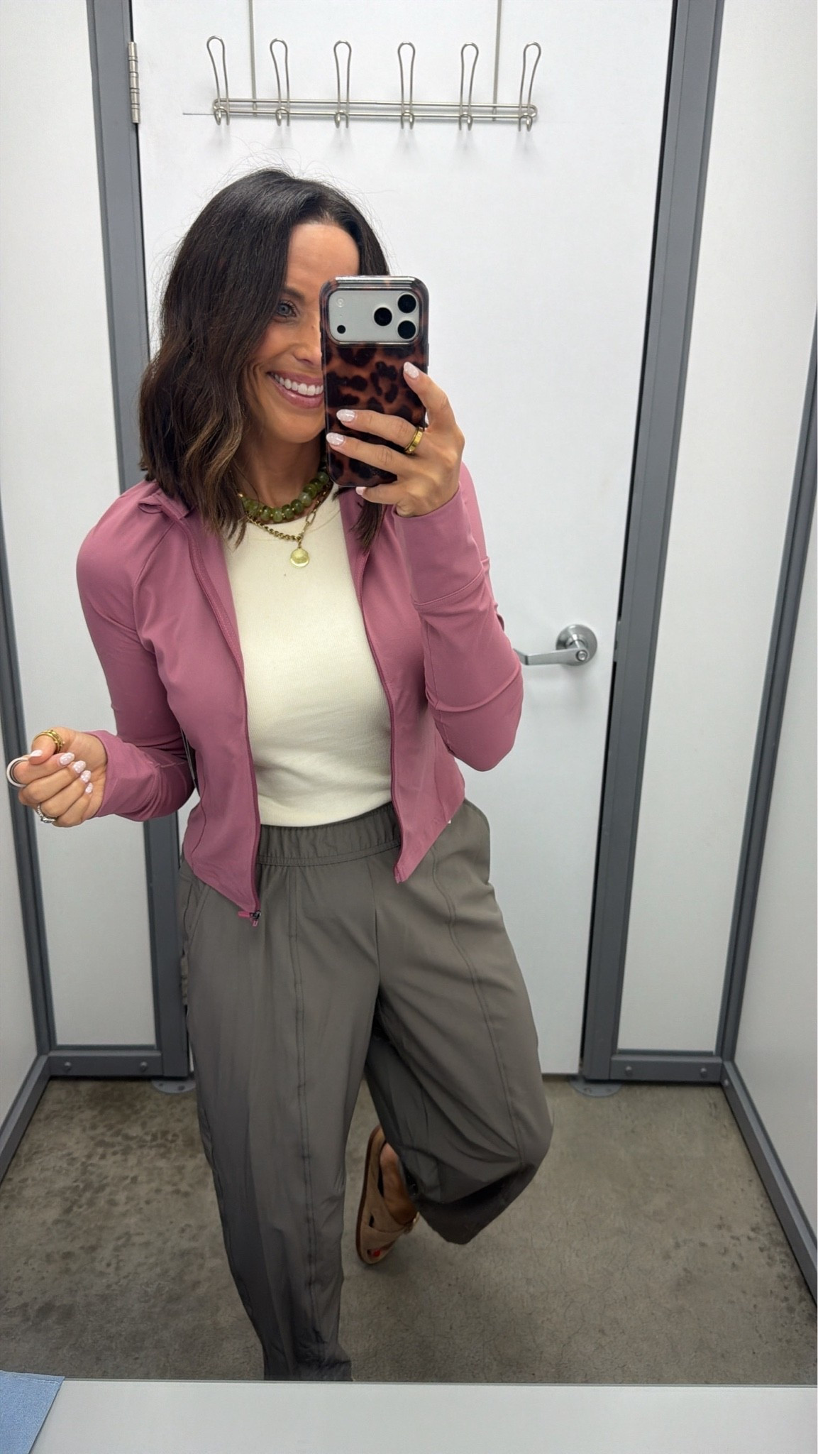 these neutral athletic pants are everything! gives MAJOR lulu vibes

#WalmartFinds #WalmartFashion #WalmartStyle #AffordableFashion #NeutralOutfit #LTKCreator