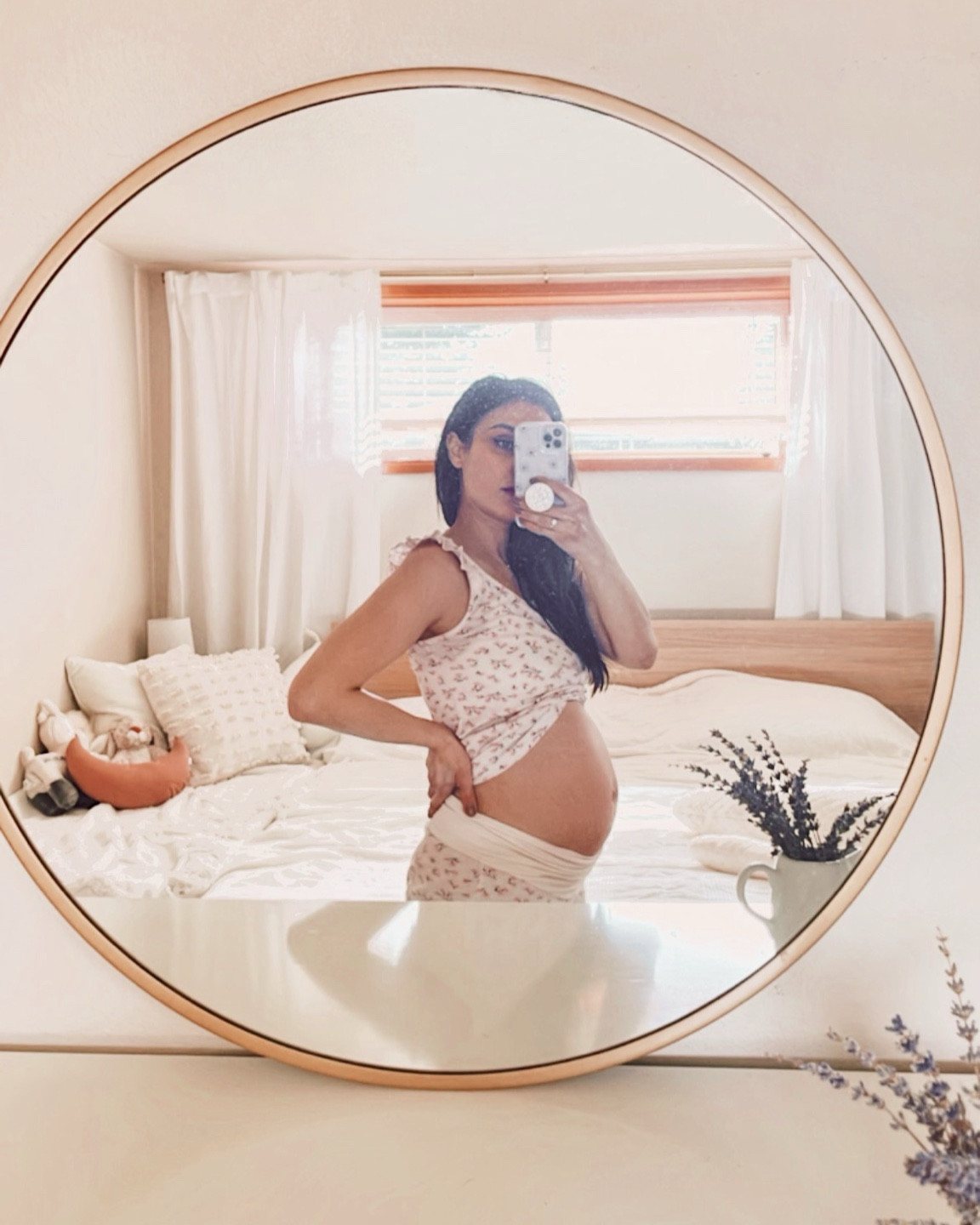 The softest maternity pajamas. I am wearing an XS here but ordered the S too for when my belly gets bigger. 

#maternitystyle
#maternityfashion 


#LTKbump