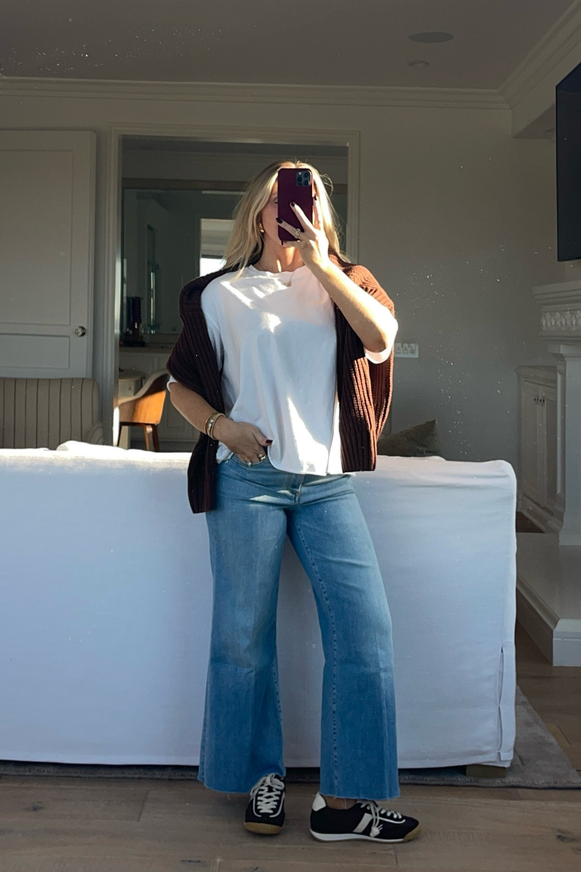 My go to “jeans and a tee” outfit - never misses!!! 
Jeans- size 26 
Tee- small (oversized)
@frankandeileen #frankandeileenpartner #wearloverepeat