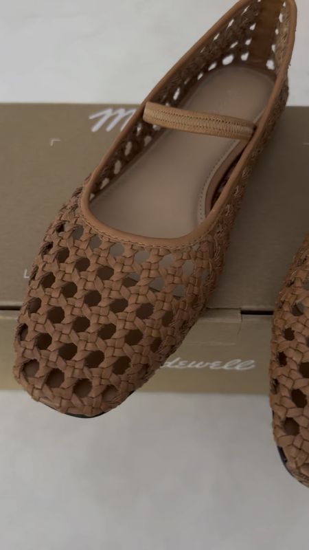 Adore these Ballet Flats #shoes

#LTKVideo #LTKStyleTip #LTKShoeCrush