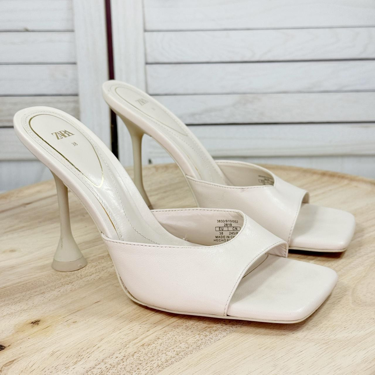 Zara Women's Mules - Cream/White - US 7.5 | Depop US