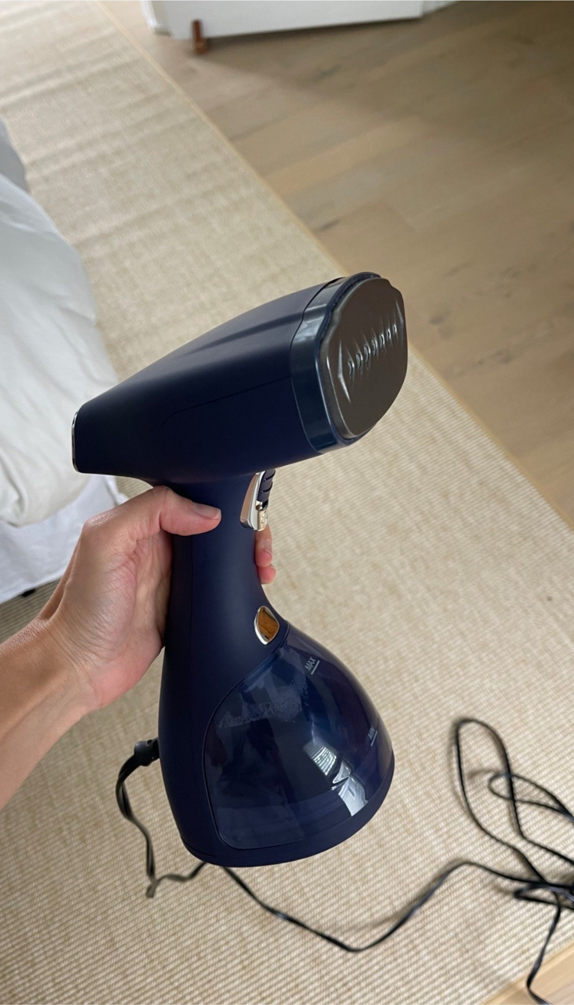  [7/28/25] love this steamer - also doubles as a lint remover + fabric brush! Currently 25% off 