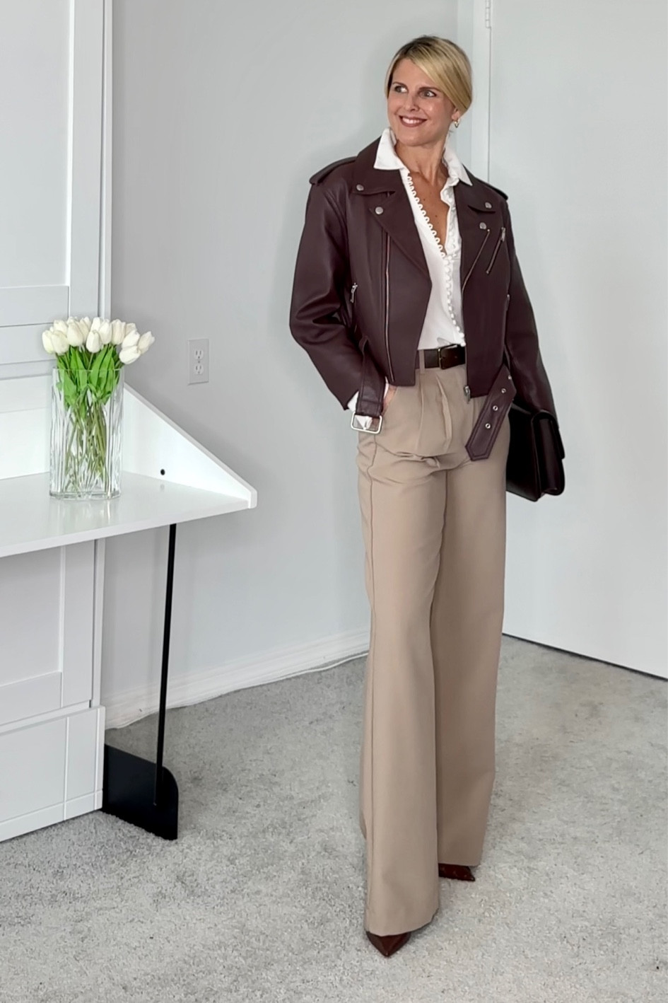 The jacket is Australian sizes.   I sized up one size for a slightly oversized look.  

In us sizes I wear a zero.   I order a 6 in this jacket.   

All else true to size

#LTKshoecrush #LTKover40 #LTKSeasonal