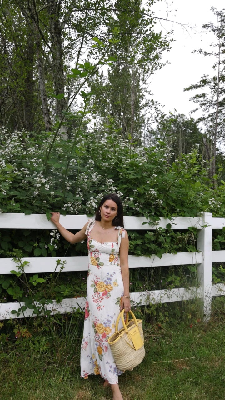 @sarahchristine wearing floral summer dress  
Summer Dress, Flowy Midi Dress, Casual Dress, Chic summer dress, floral dress, reformation dress

#LTKFind #LTKstyletip #LTKSeasonal