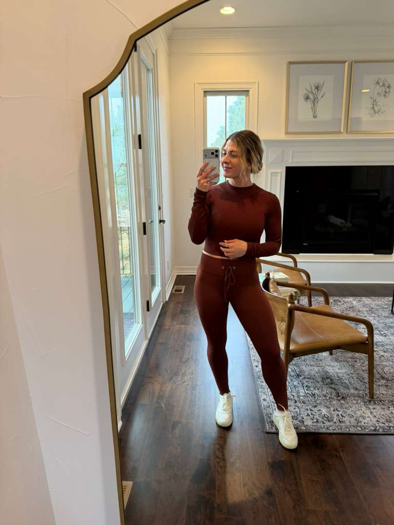 Ribbed tops and seamless leggings that move with you make every run feel effortless. Pair with chic sneakers and turn your workout into a style moment! 💪🏃‍♀️✨
#WorkoutStyle #RibbedTop #SeamlessLeggings #AmazonFinds #ChicSneakers #FitnessFashion #RunInStyle #ActiveWearGoals #LeggingsLove #FitAndFab 

 #LTKootd #LTKActive