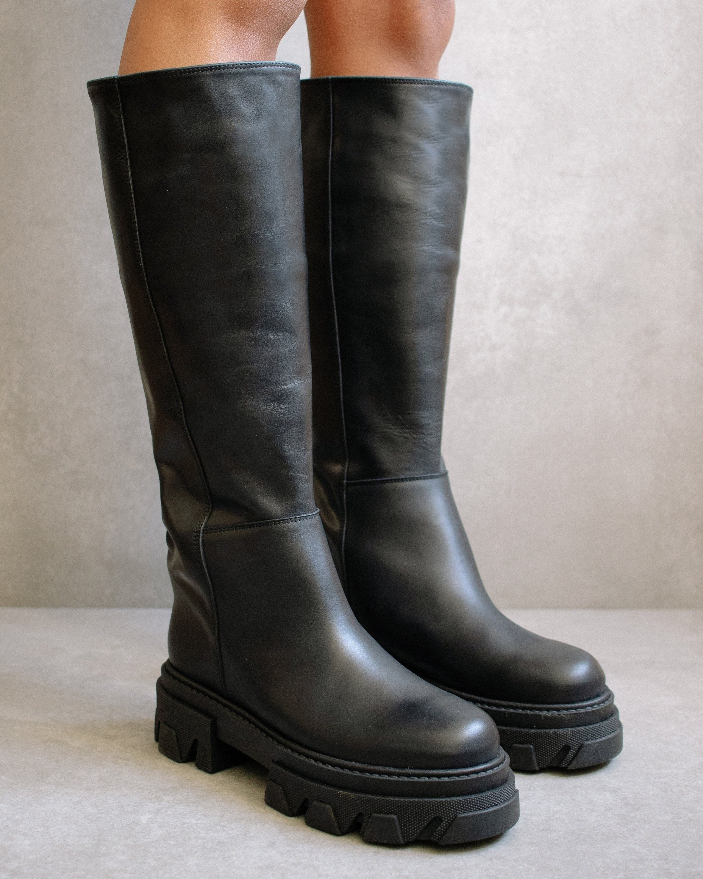 Katiuska Black | Tall flat black leather boots – ALOHAS | Alohas FR