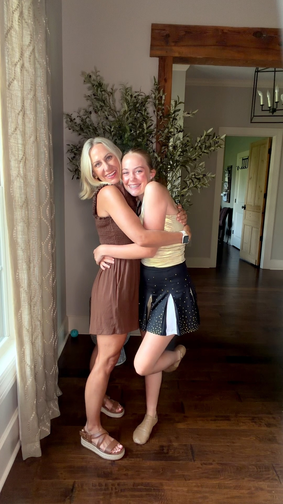 Proud dance mom wanted to be cute but comfy, so the trust Amazon romper it is 🤎

#momstyle #travelday #ltkamazon #ltkmoms

#LTKOver40 #LTKootd #LTKdayinmylife