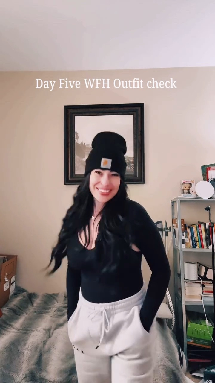 Another day another ootd Adam Sandler fit check ! 

*pieces linked in my LTK in bio! 
Sweatpants from @jroseelite 

#socialmediamarketing #fashionschool #womeninbusiness #ootdinspiration #wfh #momlife