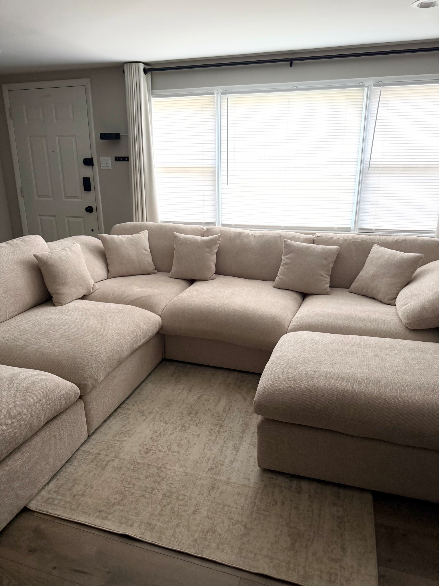 Cloud couch from Wayfair☁️

#LTKHome #LTKSaleAlert