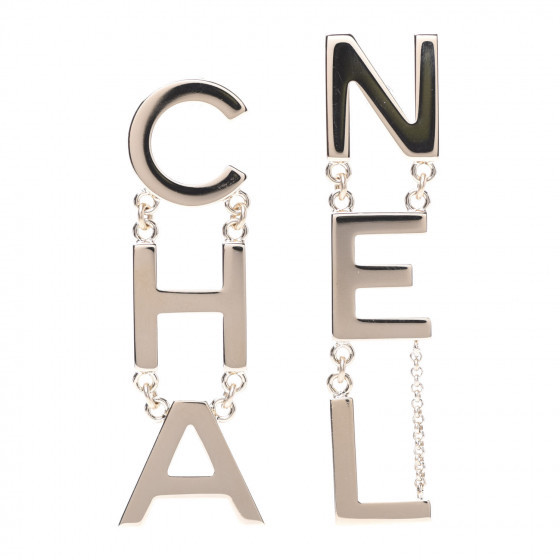 CHANEL

Metal Cha-Nel Logo Drop Earrings Gold


11 | Fashionphile