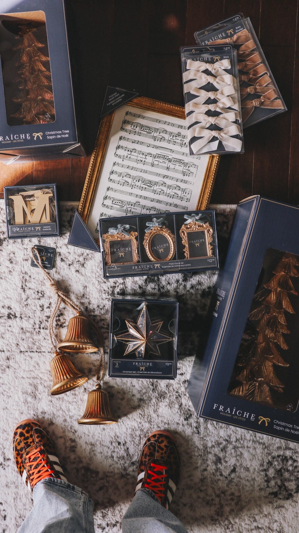 Got my hands on the new Fraiche X Walmart Canada Holiday collab!!! 🎄 The little picture frame ornaments are everything! 🙌🏻 Perfect for gifting!


#LTKSeasonal #LTKFindsUnder50 #LTKHome