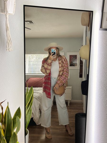If you couldn’t tell I’ve been obsessed with this oversized flannel this Spring. 🙊 It pairs so well with literally all of my jeans for a boho chic outfit.

mom jeans, jeans outfit, hat, boho bedroom, home decor, full length mirror, indoor plants, macrame  

#LTKMidsize #LTKHome #LTKFindsUnder100