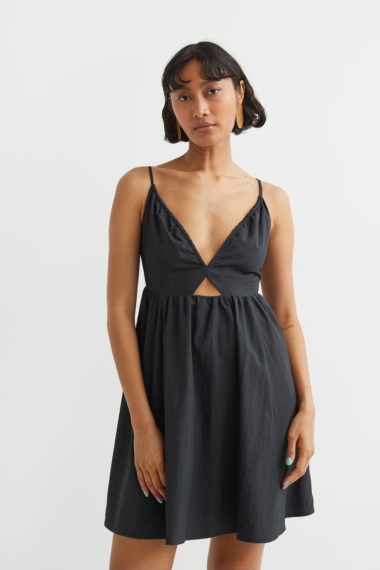 Short dress in woven fabric. Deep V-neck with a drawstring and spaghetti shoulder straps that tie... | H&M (US + CA)