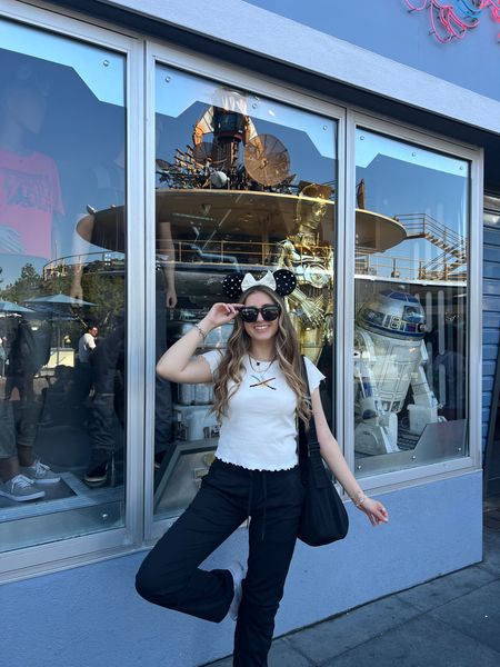 Star Wars OOTD 💫🤍🌌

Princess Leia Ears: Disneyland x BaubleBar/Disney Store
Sunglasses: I-Sea
Light Saber Tee: Disneyland/Disney Store
Joggers: Lululemon 
Bag: Baggu
Shoes: Hoka

Ig: @jkyinthesky & @jillianybarra

#disneystyle #disneyootd #disneyoutfit #starwars #starwarsday #starwarsstyle #starwarsoutfit #princessleia #jedi 

#LTKSeasonal #LTKitbag #LTKstyletip