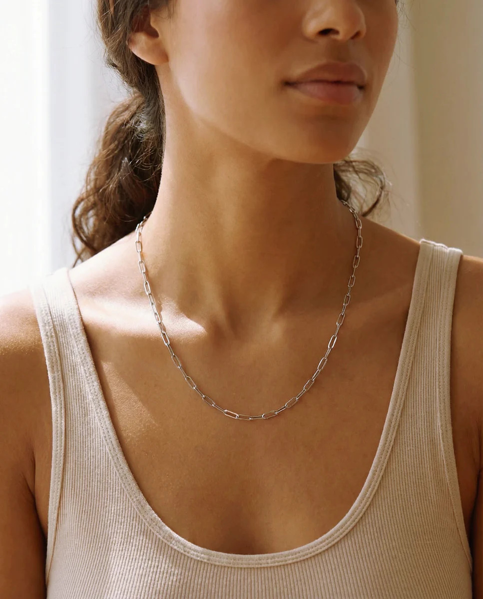 PAPERCLIP NECKLACE IN WHITE GOLD (WATERPROOF & 18K WHITE GOLD PLATED) | raëliv
