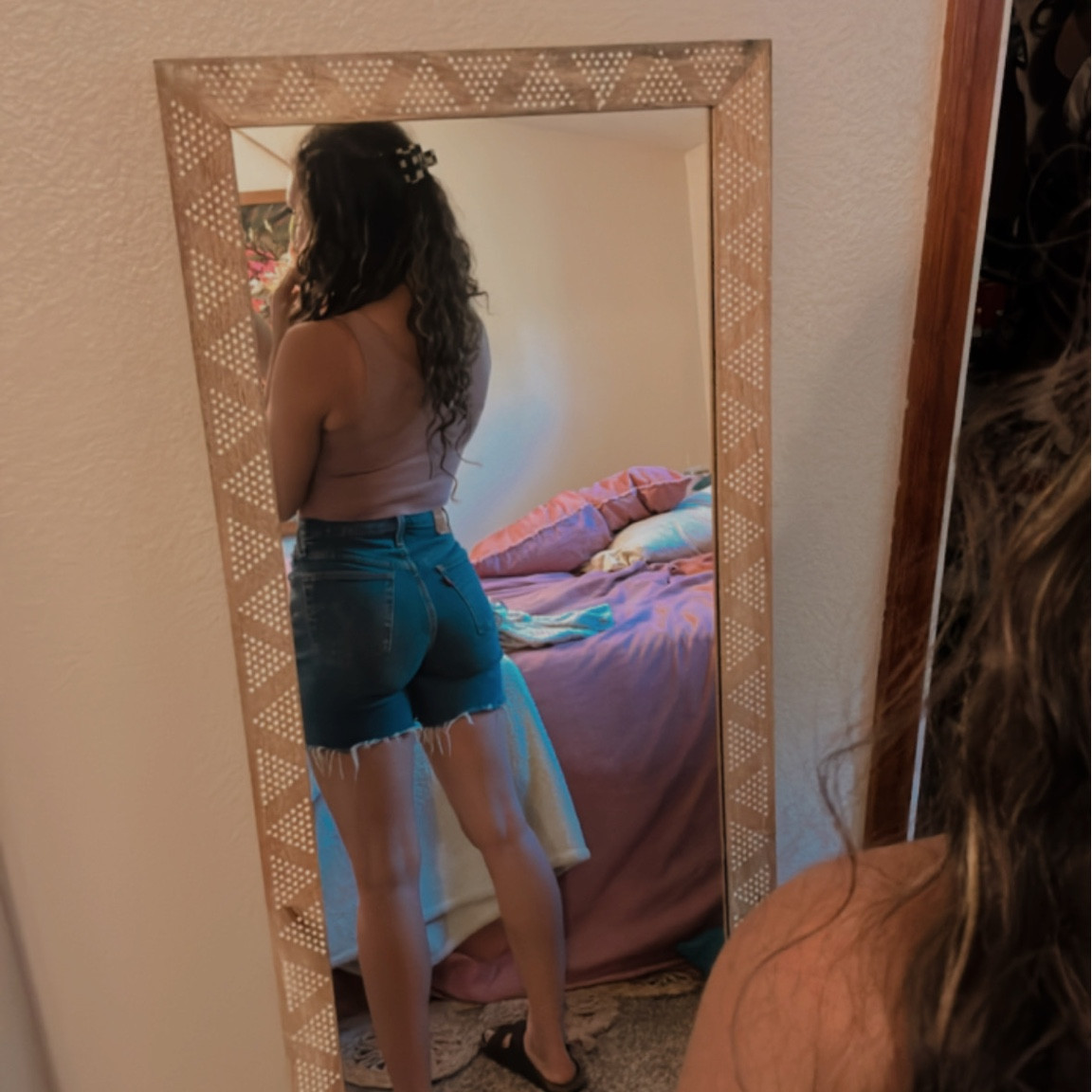 Mid-thigh Levi’s shorts that are literally perfect and do everything for the 🍑🫶🏼

#LTKSeasonal #LTKBacktoSchool #LTKunder100