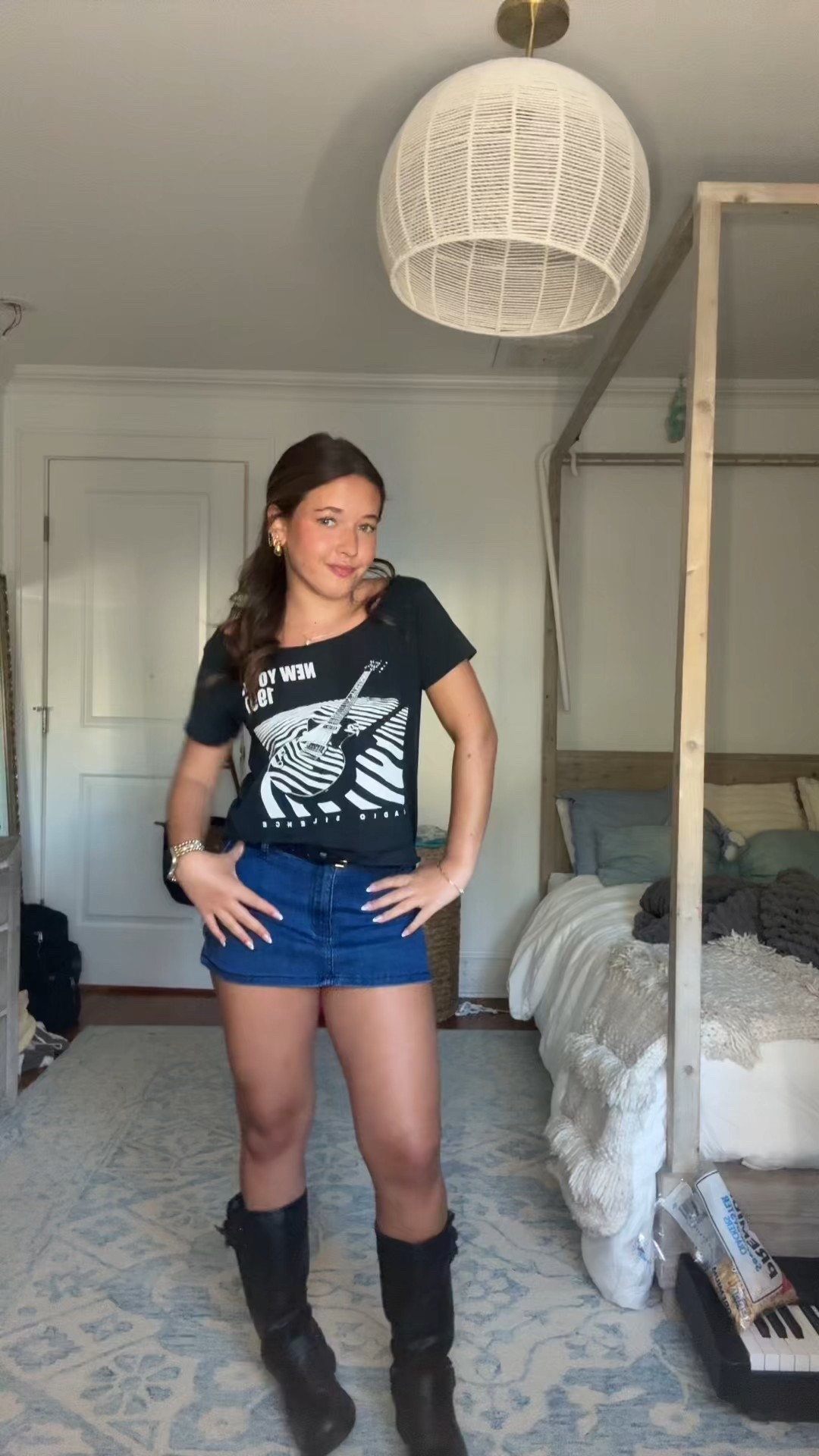 top: brandy 
skirt: edikted
belt: amazon
boots: steve madden
earrings: amazon
bracelets: amazon
necklace: evry jewels