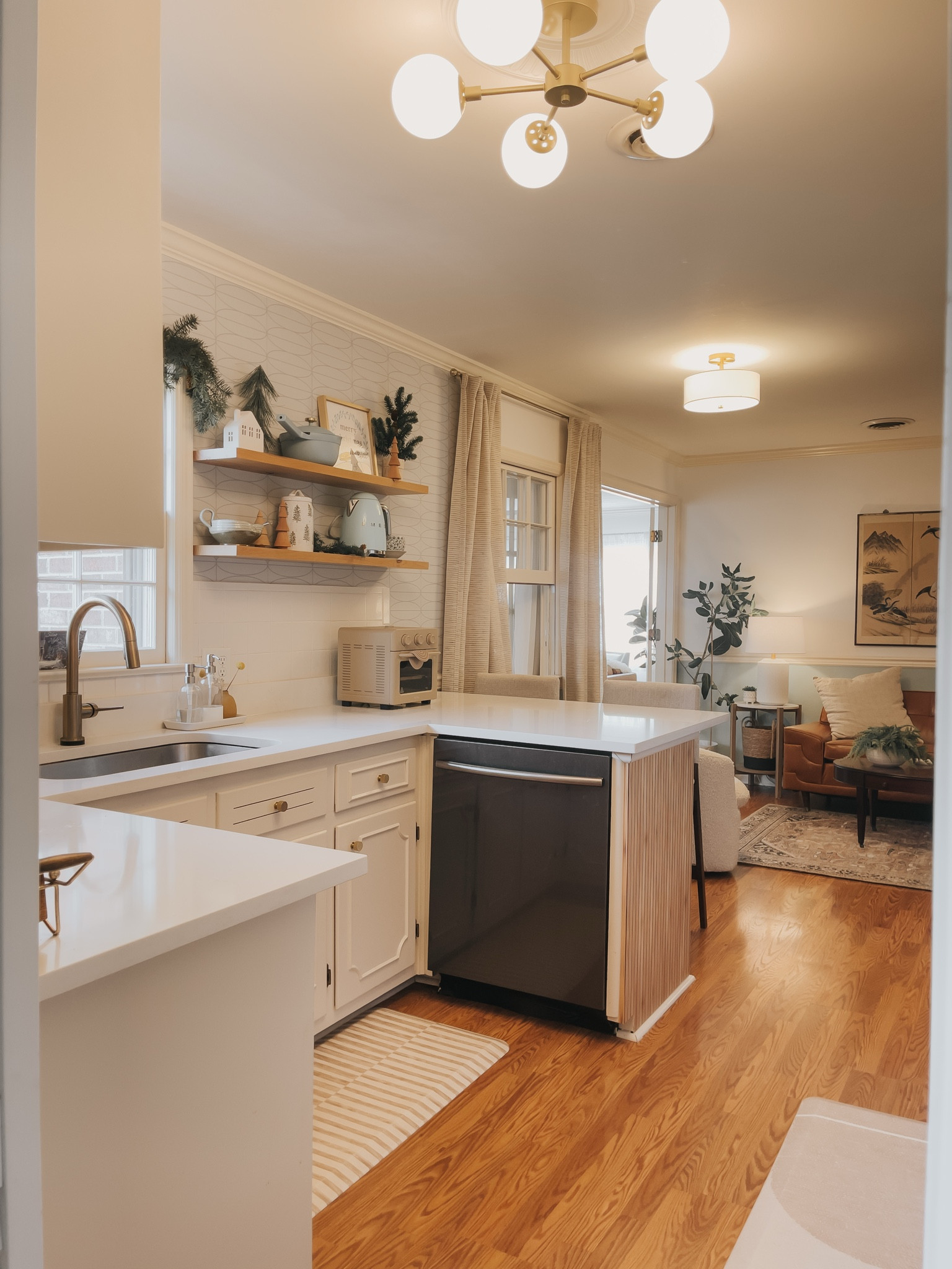 Trust me—a little Christmas cheer goes a loooooong way in your kitchen 🥰🎄🎅🏼🎁 Get the look of our festive holiday shelf styling using these linked accents!

#LTKSeasonal #LTKHome #LTKHoliday